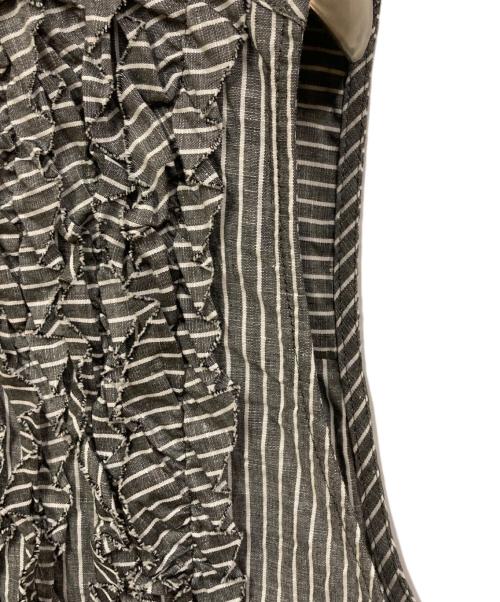 UNITED ARROWS TOKYO（ユナイテッドアローズトウキョウ）UNITED ARROWS TOKYO (ユナイテッドアローズトウキョウ) ノースリーブフリルブラウス グレー サイズ:-の古着・服飾アイテム