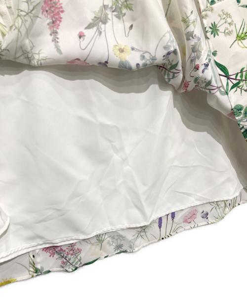 UNTITLED（アンタイトル）UNTITLED (アンタイトル) ボタニカルプリントスカート ホワイト サイズ:サイズ2の古着・服飾アイテム