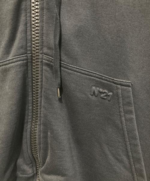 N°21 numero ventuno（ヌメロヴェントゥーノ）N°21 NUMERO VENTUNO (ヌメロヴェントゥーノ) フードプリントジップパーカー ブラック サイズ:Mの古着・服飾アイテム