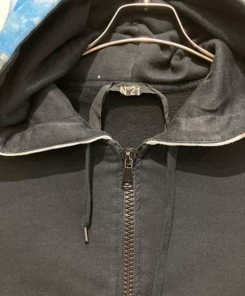 N°21 numero ventuno（ヌメロヴェントゥーノ）N°21 NUMERO VENTUNO (ヌメロヴェントゥーノ) フードプリントジップパーカー ブラック サイズ:Mの古着・服飾アイテム