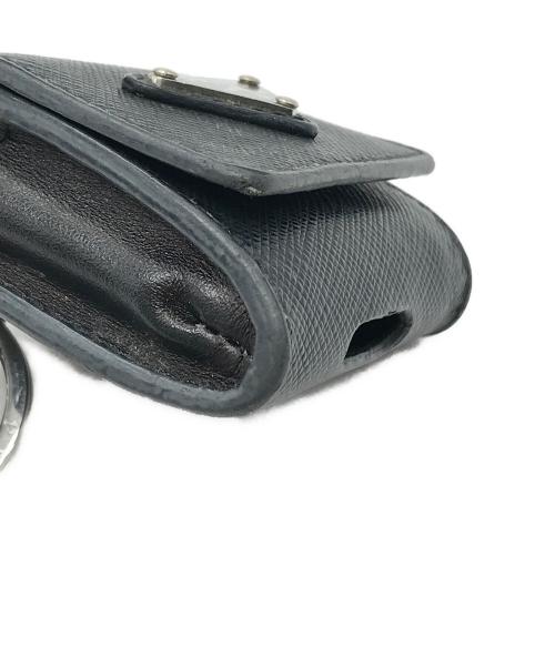 PRADA（プラダ）PRADA (プラダ) サフィアーノレザーAir Pods ケース ブラック サイズ:ーの古着・服飾アイテム