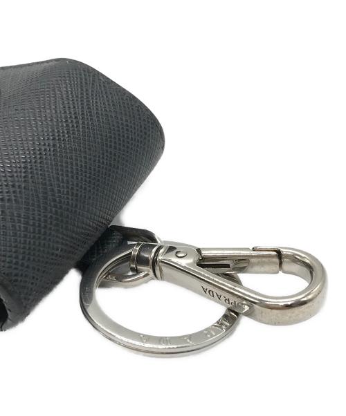 PRADA（プラダ）PRADA (プラダ) サフィアーノレザーAir Pods ケース ブラック サイズ:ーの古着・服飾アイテム