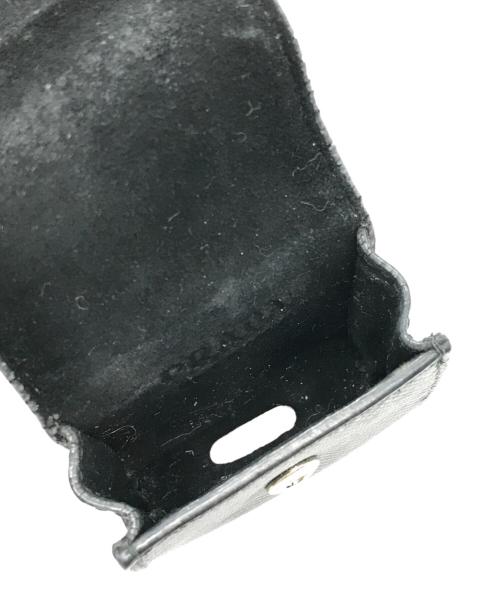 PRADA（プラダ）PRADA (プラダ) サフィアーノレザーAir Pods ケース ブラック サイズ:ーの古着・服飾アイテム