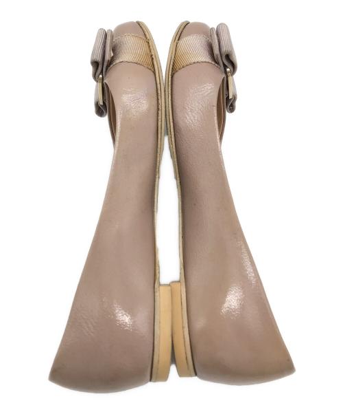 Salvatore Ferragamo（サルヴァトーレ フェラガモ）Salvatore Ferragamo (サルヴァトーレ フェラガモ) ヴァラリボンフラットパンプス ベージュ サイズ:4　1/2の古着・服飾アイテム