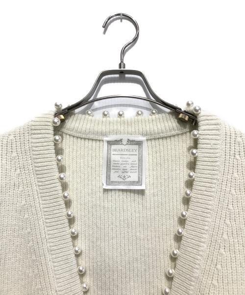 BEARDSLEY（ビアズリー）BEARDSLEY (ビアズリー) パールニットカーディガン ホワイト サイズ:F 未使用品の古着・服飾アイテム