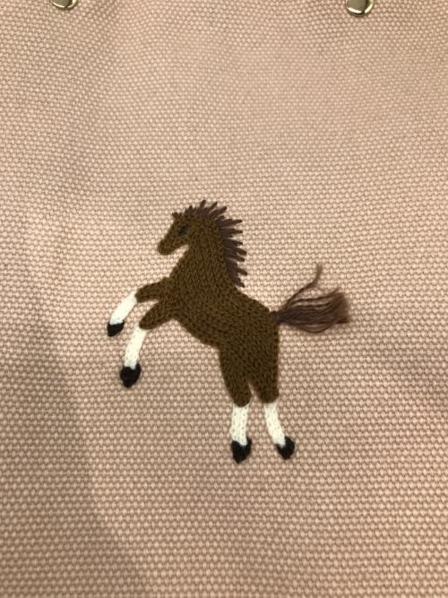 SEVEN TEN by MIHO KAWAHITO（セブン テン バイ ミホ カワヒト）SEVEN TEN by MIHO KAWAHITO (セブン テン バイ ミホ カワヒト) 馬刺繍ハンドバッグ ベージュの古着・服飾アイテム