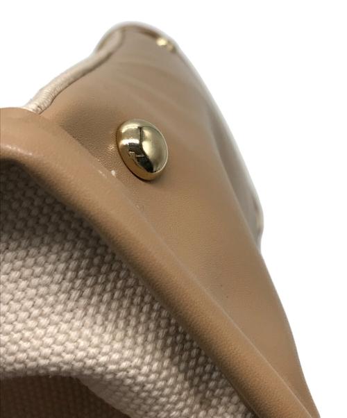 SEVEN TEN by MIHO KAWAHITO（セブン テン バイ ミホ カワヒト）SEVEN TEN by MIHO KAWAHITO (セブン テン バイ ミホ カワヒト) 馬刺繍ハンドバッグ ベージュの古着・服飾アイテム