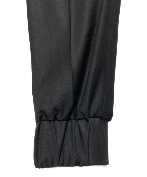 R By RITA TAKAHASHI（アール バイ リタ タカハシ）R By RITA TAKAHASHI (アール バイ リタ タカハシ) タックジョガーパンツ ブラック サイズ:SIZE 36の古着・服飾アイテム