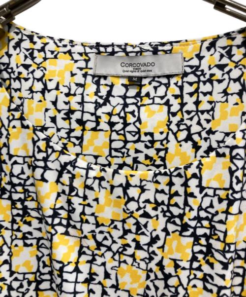 CORCOVADO（コルコバード）CORCOVADO (コルコバード) 総柄ノースリーブワンピース イエロー×ホワイト サイズ:Mの古着・服飾アイテム