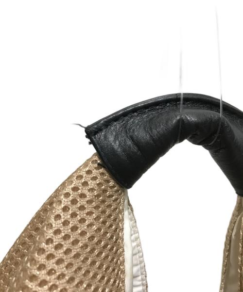 Maison Margiela（メゾンマルジェラ）Maison Margiela (メゾンマルジェラ) トライアングルメッシュバッグ ベージュの古着・服飾アイテム