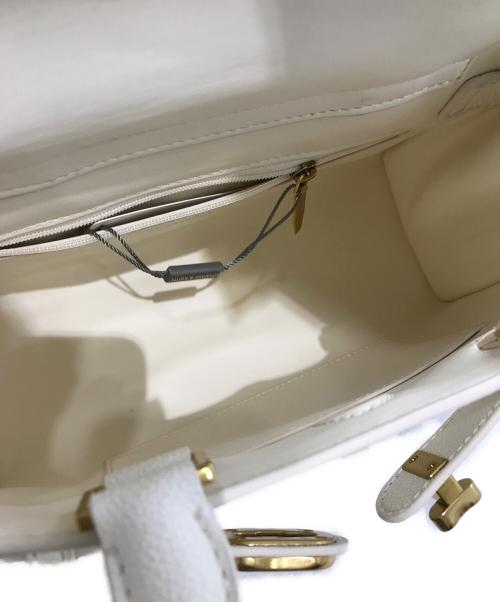 CHARLES & KEITH（チャールズアンドキース）CHARLES & KEITH (チャールズ＆キース) オブリエル メタリックアクセントベルトバッグ ホワイトの古着・服飾アイテム