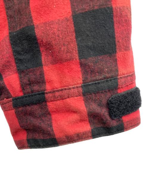 eYe COMME des GARCONS JUNYAWATANABE MAN（アイ コム デ ギャルソン ジュンヤ ワタナベ マン）eYe COMME des GARCONS JUNYAWATANABE MAN (アイ コム デ ギャルソン ジュンヤ ワタナベ マン) CarHartt (カーハート) 24AWW-NAME JACKET レッド×ブラック サイズ:XSの古着・服飾アイテム