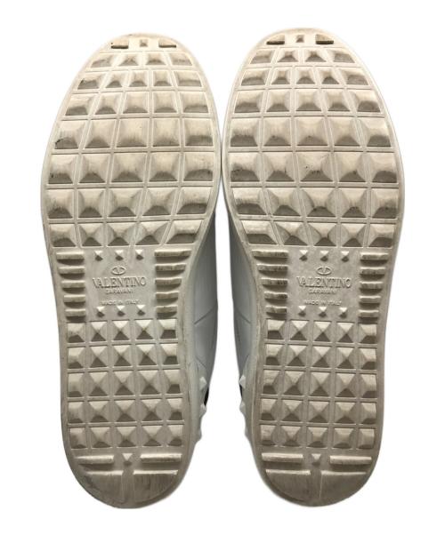 VALENTINO GARAVANI（ヴァレンティノ・ガラヴァーニ）VALENTINO GARAVANI (ヴァレンティノ・ガラヴァーニ) スタッズローカットスニーカー ホワイト サイズ:40の古着・服飾アイテム