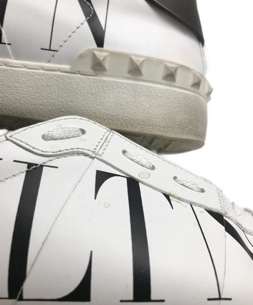 VALENTINO GARAVANI（ヴァレンティノ・ガラヴァーニ）VALENTINO GARAVANI (ヴァレンティノ・ガラヴァーニ) スタッズローカットスニーカー ホワイト サイズ:40の古着・服飾アイテム