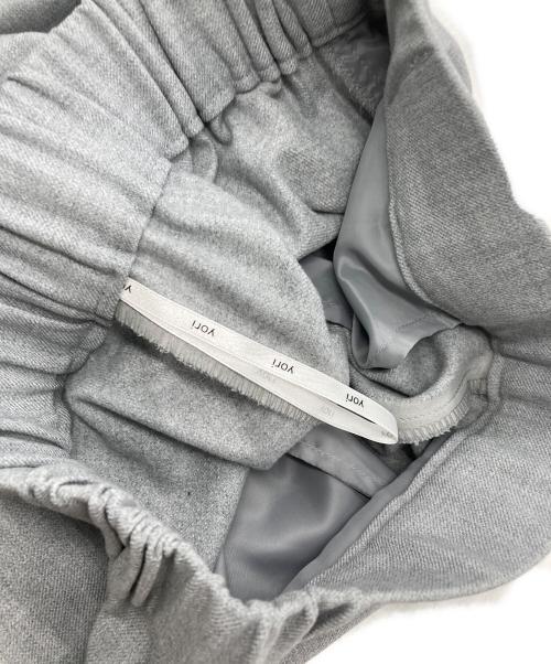 YORI（ヨリ）yori (ヨリ) ウォーム裏起毛ハンサムパンツ グレー サイズ:36の古着・服飾アイテム