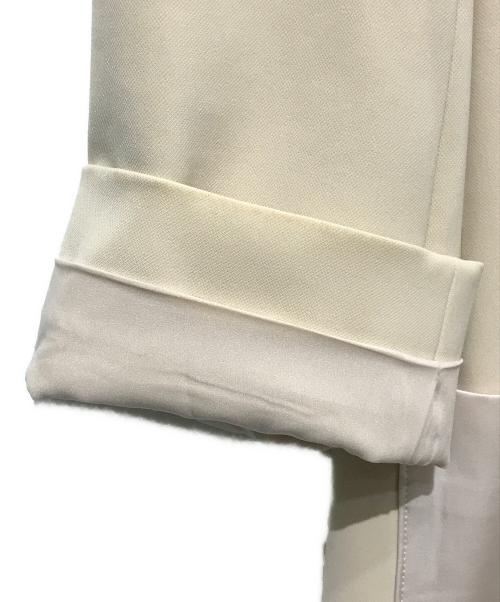 FOXEY NEWYORK（フォクシーニューヨーク）FOXEY NEWYORK (フォクシーニューヨーク) スリットネックワンピース ベージュ サイズ:SIZE 42の古着・服飾アイテム