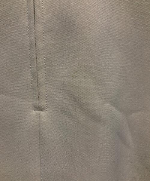 FOXEY NEWYORK（フォクシーニューヨーク）FOXEY NEWYORK (フォクシーニューヨーク) スリットネックワンピース ベージュ サイズ:SIZE 42の古着・服飾アイテム