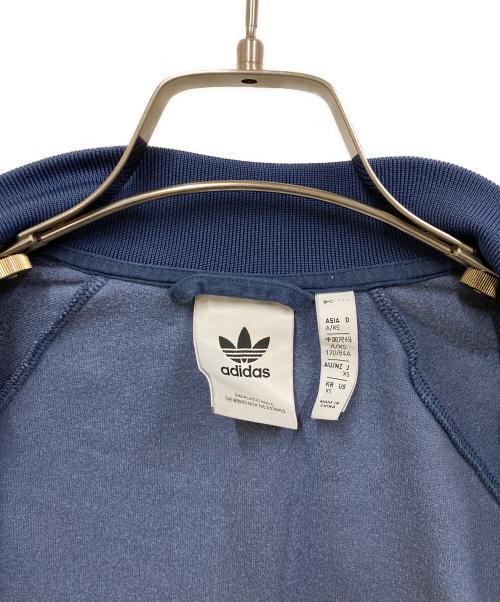 adidas（アディダス）adidas (アディダス) ベロアトラックジャケット ネイビー サイズ:SIZE XSの古着・服飾アイテム