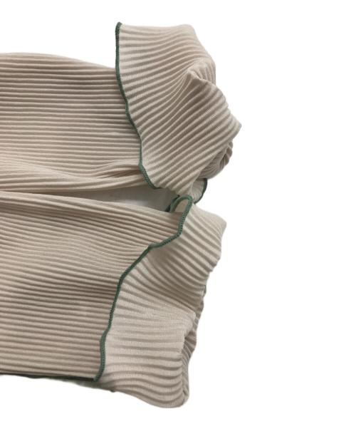 todo kotohayokozawa（トゥードゥー コトハヨコザワ）todo kotohayokozawa (トゥードゥー コトハヨコザワ) プリーツカットソー ベージュ×グリーン サイズ:-の古着・服飾アイテム