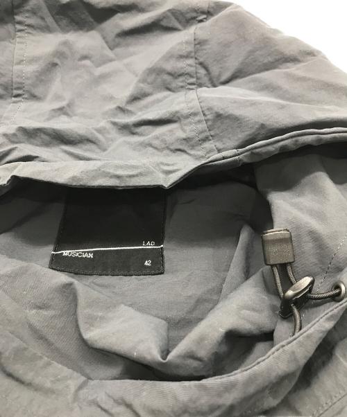 LAD MUSICIAN（ラッドミュージシャン）LAD MUSICIAN (ラッドミュージシャン) ナイロンプルオーバーパーカー グレー サイズ:Lの古着・服飾アイテム