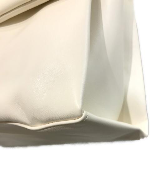 CHARLES & KEITH（チャールズアンドキース）CHARLES & KEITH (チャールズ＆キース) ケリー チェーンハンドルバッグ アイボリーの古着・服飾アイテム