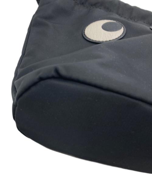 ANYA HINDMARCH（アニヤ・ハインドマーチ）ANYA HINDMARCH (アニヤハインドマーチ) アイズドローストリングポーチ ブラックの古着・服飾アイテム