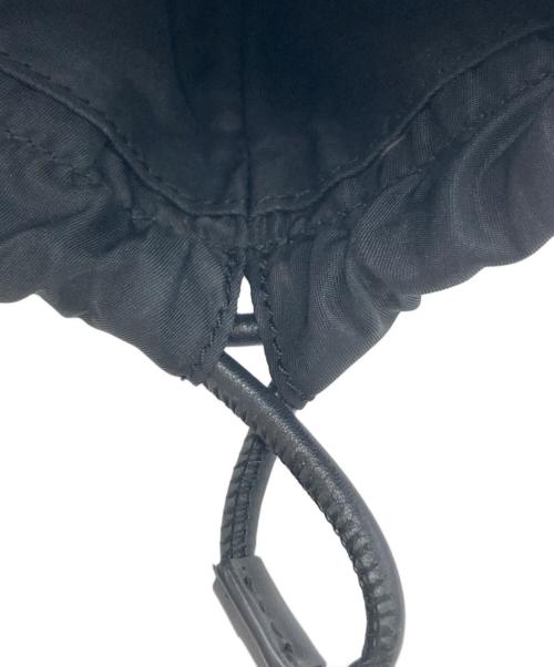 ANYA HINDMARCH（アニヤ・ハインドマーチ）ANYA HINDMARCH (アニヤハインドマーチ) アイズドローストリングポーチ ブラックの古着・服飾アイテム