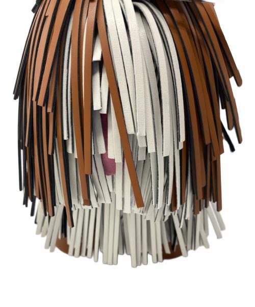 JW PEI（ジェイダブリューペイ）JW PEI (ジェイダブリューペイ) ドッグモチーフフリンジ2WAYバッグ ブラウン×ホワイトの古着・服飾アイテム