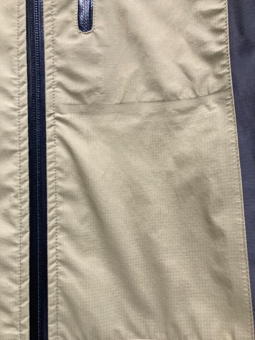 stussy（ステューシー）stussy (ステューシー) マウンテンパーカー シェルジャケット ナイロンジャケット グレー×ベージュ サイズ:Lの古着・服飾アイテム