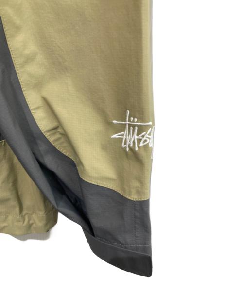 stussy（ステューシー）stussy (ステューシー) マウンテンパーカー シェルジャケット ナイロンジャケット グレー×ベージュ サイズ:Lの古着・服飾アイテム