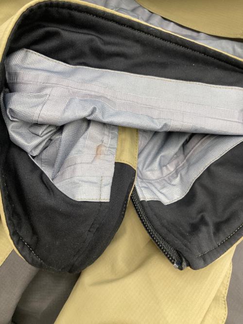 stussy（ステューシー）stussy (ステューシー) マウンテンパーカー シェルジャケット ナイロンジャケット グレー×ベージュ サイズ:Lの古着・服飾アイテム