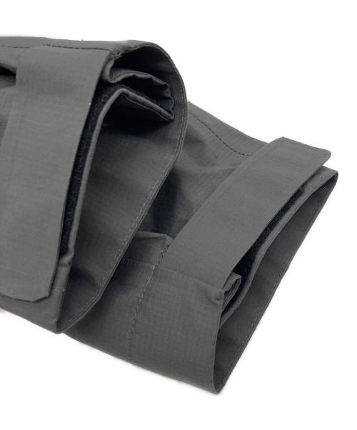 stussy（ステューシー）stussy (ステューシー) マウンテンパーカー シェルジャケット ナイロンジャケット グレー×ベージュ サイズ:Lの古着・服飾アイテム