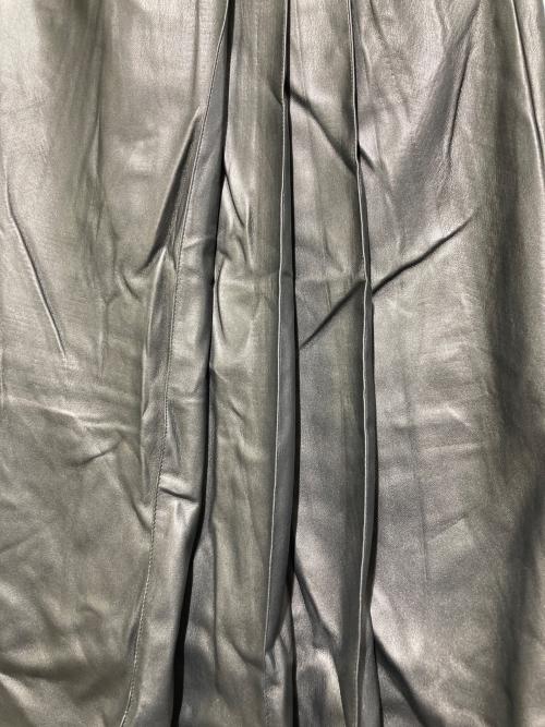 TOMORROW LAND（トゥモローランド）TOMORROW LAND (トゥモローランド) ロイヤルレザーライククロス アシンメトリープリーツスカート グレー サイズ:34の古着・服飾アイテム