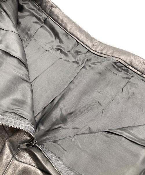 TOMORROW LAND（トゥモローランド）TOMORROW LAND (トゥモローランド) ロイヤルレザーライククロス アシンメトリープリーツスカート グレー サイズ:34の古着・服飾アイテム