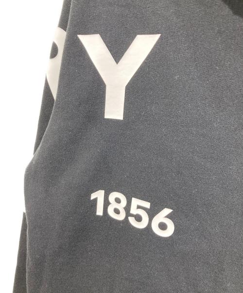 BURBERRY LONDON（バーバリーロンドン）BURBERRY LONDON (バーバリーロンドン) HORSEFERRY PRINT COTTON OVERSIZED HOODIE ホワイト×ブラック サイズ:Mの古着・服飾アイテム