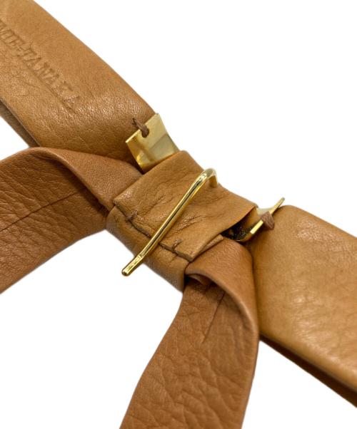 FUMIE=TANAKA（フミエタナカ）FUMIE=TANAKA (フミエタナカ) long ribbon hook ベージュの古着・服飾アイテム