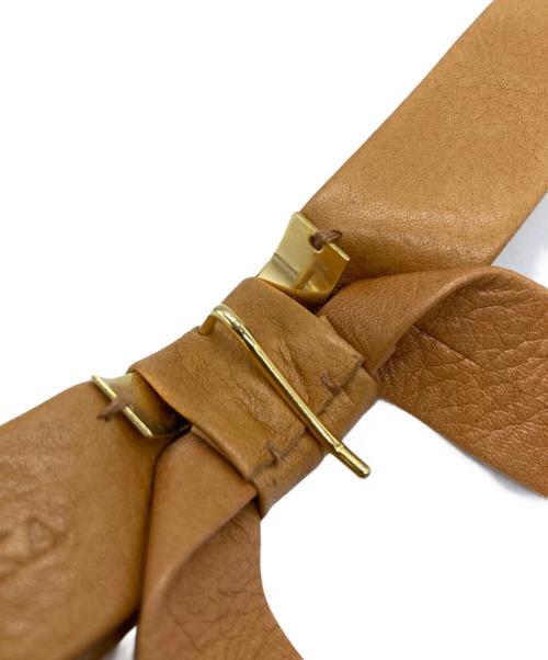 FUMIE=TANAKA（フミエタナカ）FUMIE=TANAKA (フミエタナカ) long ribbon hook ベージュの古着・服飾アイテム