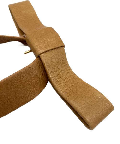 FUMIE=TANAKA（フミエタナカ）FUMIE=TANAKA (フミエタナカ) long ribbon hook ベージュの古着・服飾アイテム