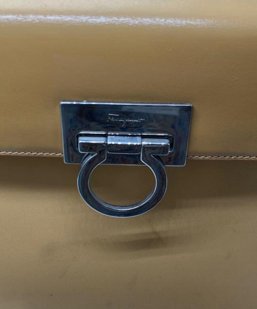 Salvatore Ferragamo（サルヴァトーレ フェラガモ）Salvatore Ferragamo (サルヴァトーレ フェラガモ) ハンドバッグ ベージュの古着・服飾アイテム