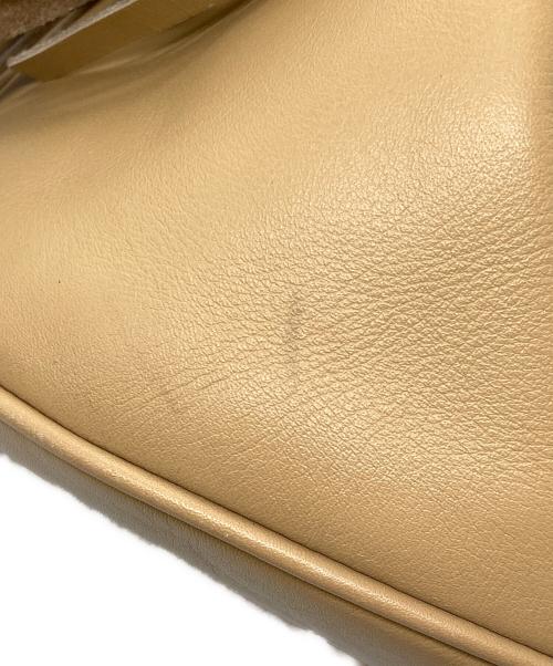 J&M DAVIDSON（ジェイ＆エム デヴィッドソン）J&M DAVIDSON (ジェイ＆エム デヴィッドソン) カーニバルレザーショルダーバッグ ベージュの古着・服飾アイテム