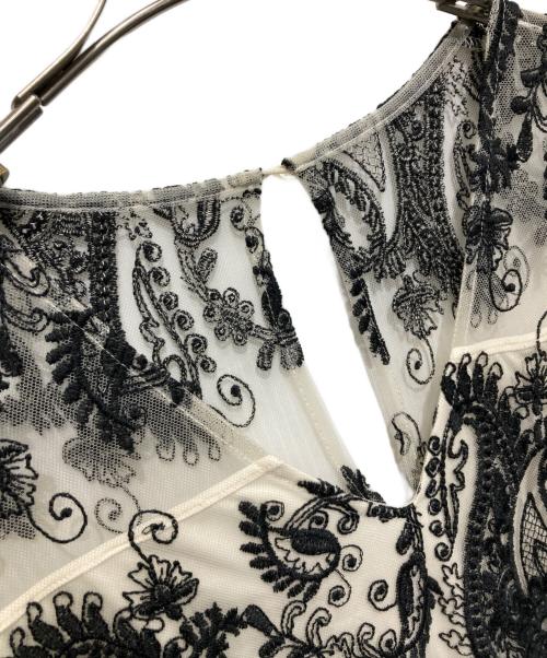 Ameri（アメリ）Ameri (アメリ) PAISLEY EMBROIDERY DRESS/ドレス ホワイト×ブラック サイズ:Mの古着・服飾アイテム