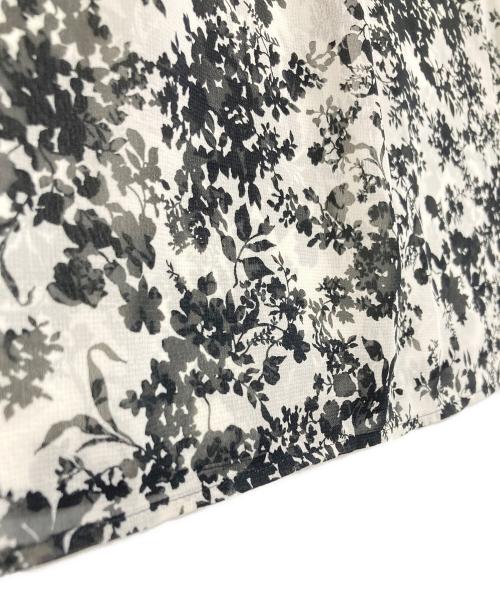 ANAYI（アナイ）ANAYI (アナイ) モノトーンシルエットプリントラッフルブラウス ホワイト×ブラック サイズ:38の古着・服飾アイテム