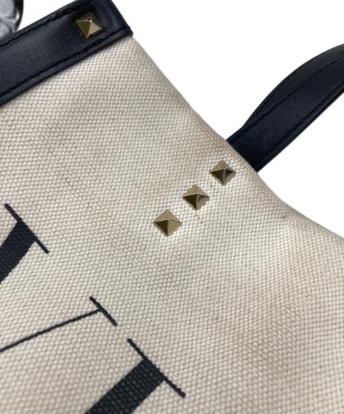 VALENTINO（ヴァレンティノ）VALENTINO (ヴァレンティノ) スタッズ付きキャンバストートバッグ ベージュの古着・服飾アイテム