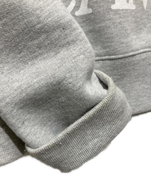 maison kitsune（メゾンキツネ）maison kitsune (メゾンキツネ) MAXI MK CAMP REGULAR SWEATSHIRT ライトグレー サイズ:Mの古着・服飾アイテム