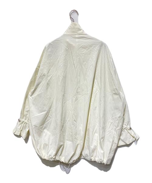 RIM.ARK（リムアーク）RIM.ARK (リムアーク) Big pocket square jumper/ビック ポケット スクエアー ジャンパー アイボリー サイズ:Freeの古着・服飾アイテム