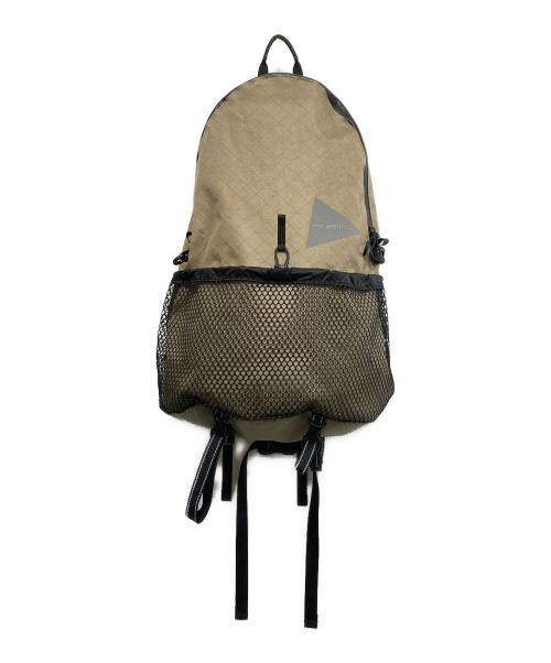 and wander（アンドワンダー）and wander (アンドワンダー) ECOPAK 20L daypack ベージュの古着・服飾アイテム