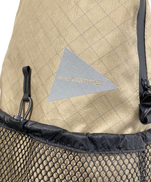 and wander（アンドワンダー）and wander (アンドワンダー) ECOPAK 20L daypack ベージュの古着・服飾アイテム