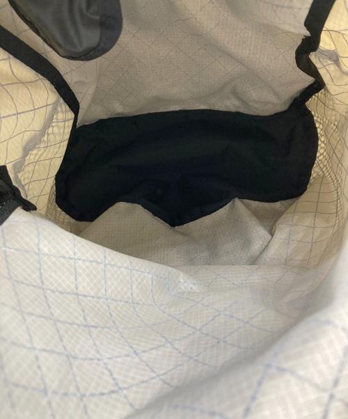 and wander（アンドワンダー）and wander (アンドワンダー) ECOPAK 20L daypack ベージュの古着・服飾アイテム