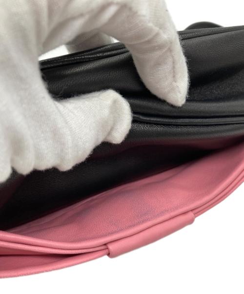 PRADA（プラダ）PRADA (プラダ) リボンモチーフ レザーショルダーバッグ ブラック×ピンク サイズ:-の古着・服飾アイテム