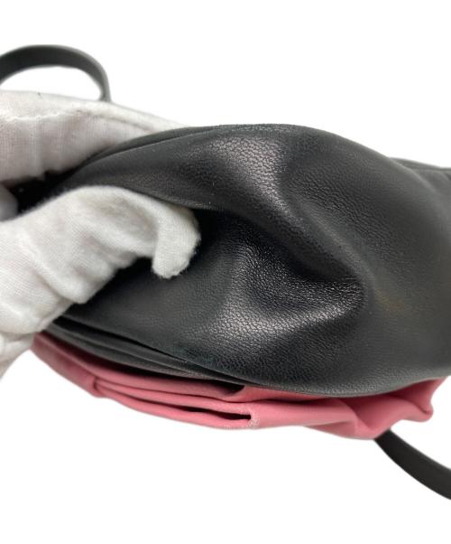 PRADA（プラダ）PRADA (プラダ) リボンモチーフ レザーショルダーバッグ ブラック×ピンク サイズ:-の古着・服飾アイテム